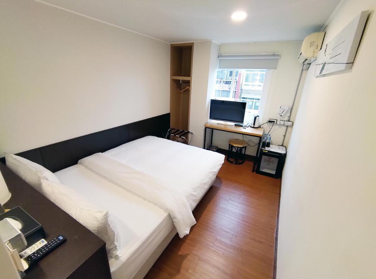 富裕商旅 Rich-Hotel T'ai-tung Kültér fotó